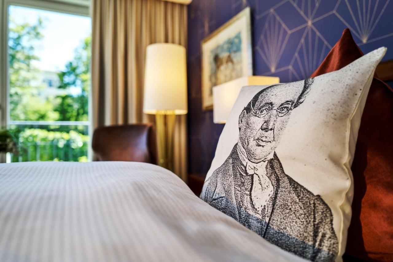 Maison Messmer - Ein Mitglied Der Hommage Luxury Hotels Collection Baden-Baden Exterior photo A pillow with a portrait of John D. Rockefeller